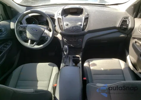 2019 Ford Escape S z USA, uszkodzony, nr VIN 1FMCU0F7XKUB94243